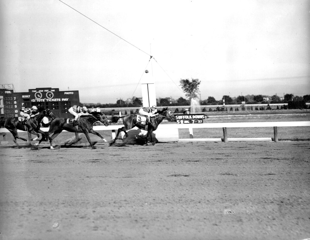 Seabiscuit at Suffolk Downs, from play-ma.com